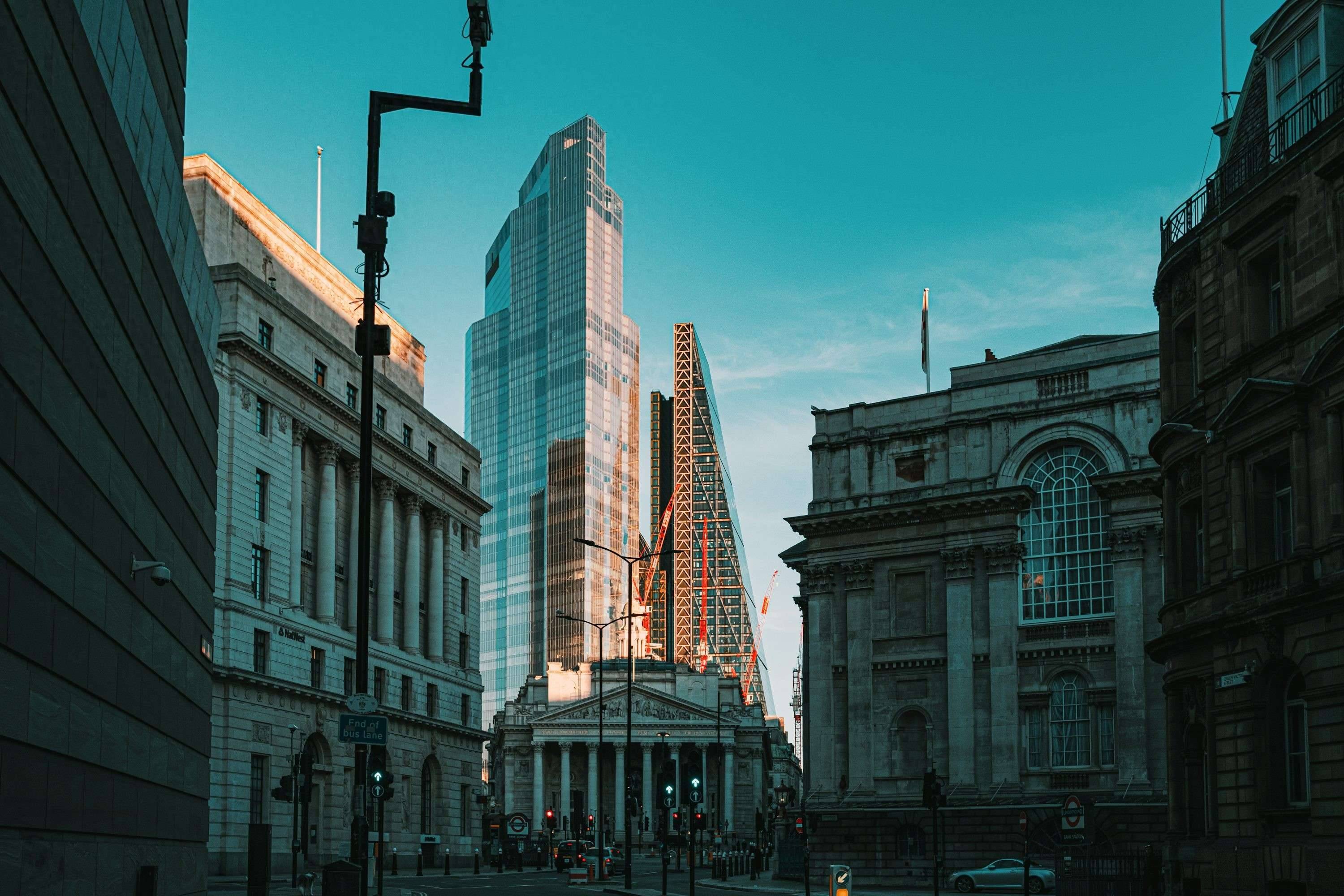 $3.5 Trillion Flows into Banks: Is it Time to Invest? 